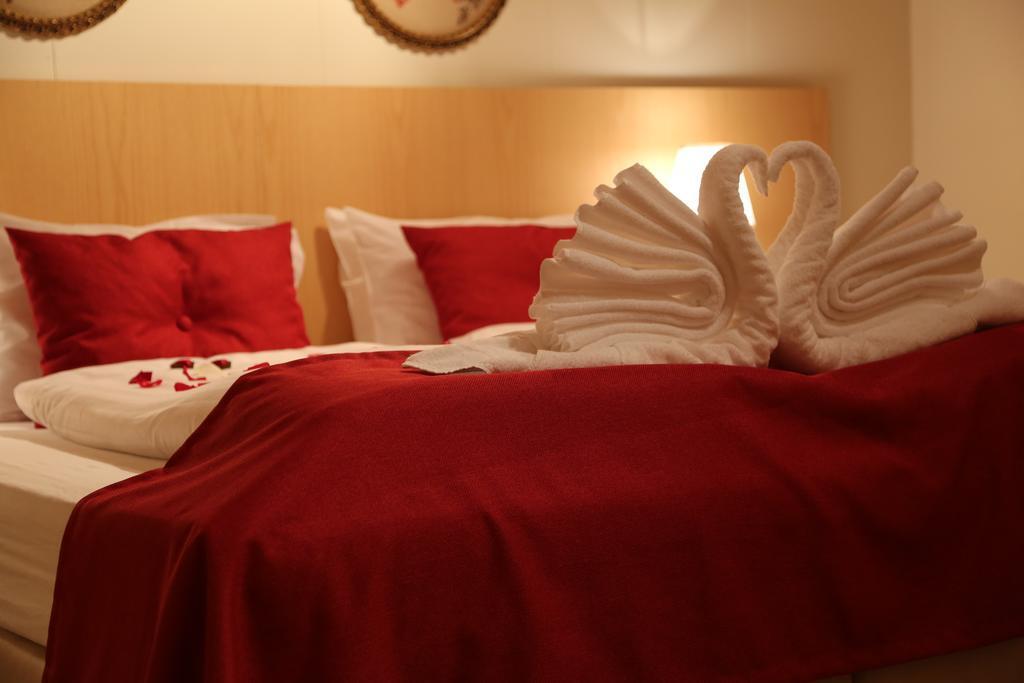 Hotel Kjarnalundur- Aurora Dream - Lodges And Rooms Ακουρέιρι Εξωτερικό φωτογραφία